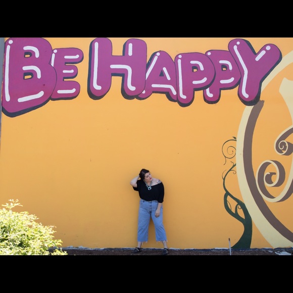 Meet your Posher, Erica - Picture 4 of 5